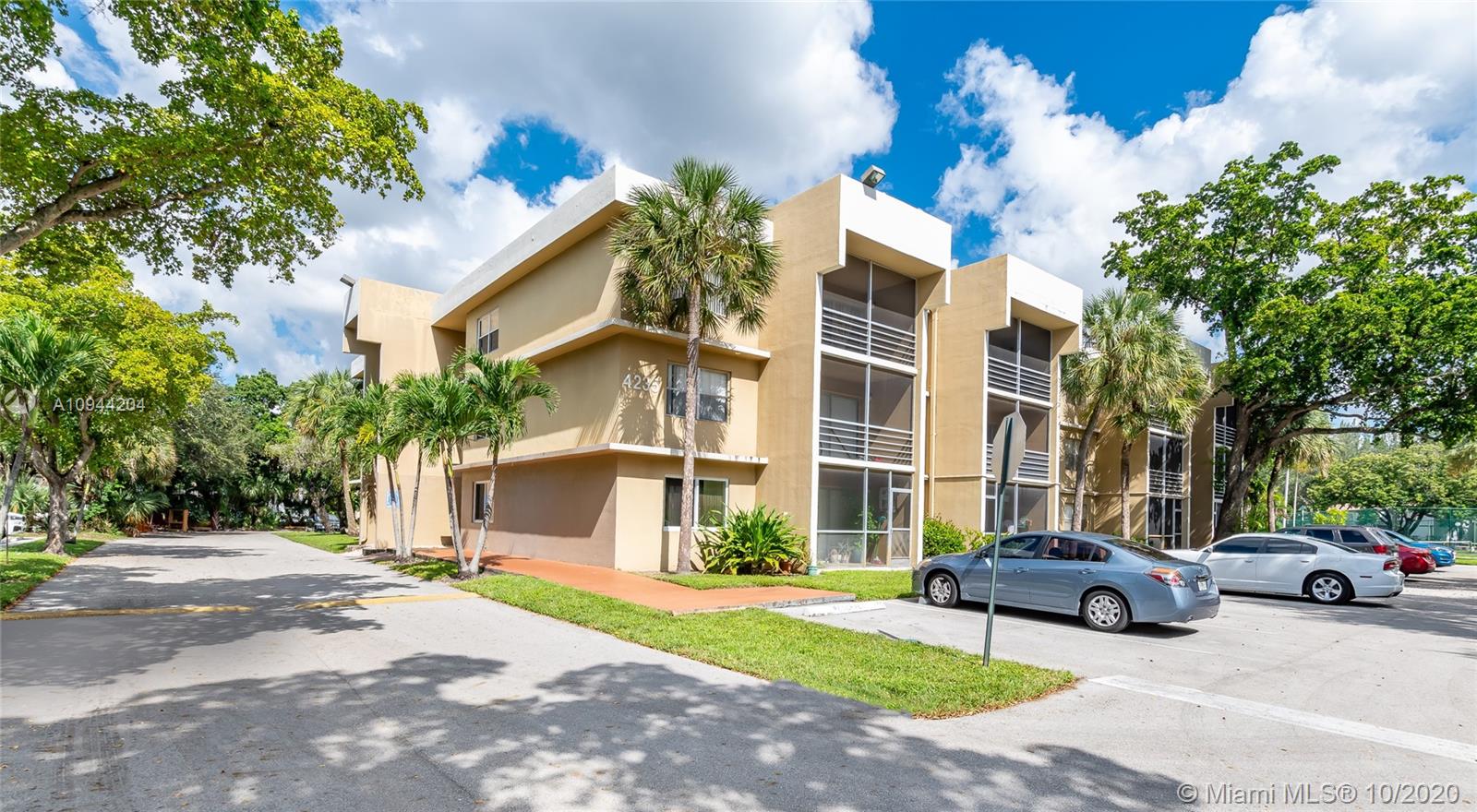 4235 N University Dr #303, Sunrise, FL 33351