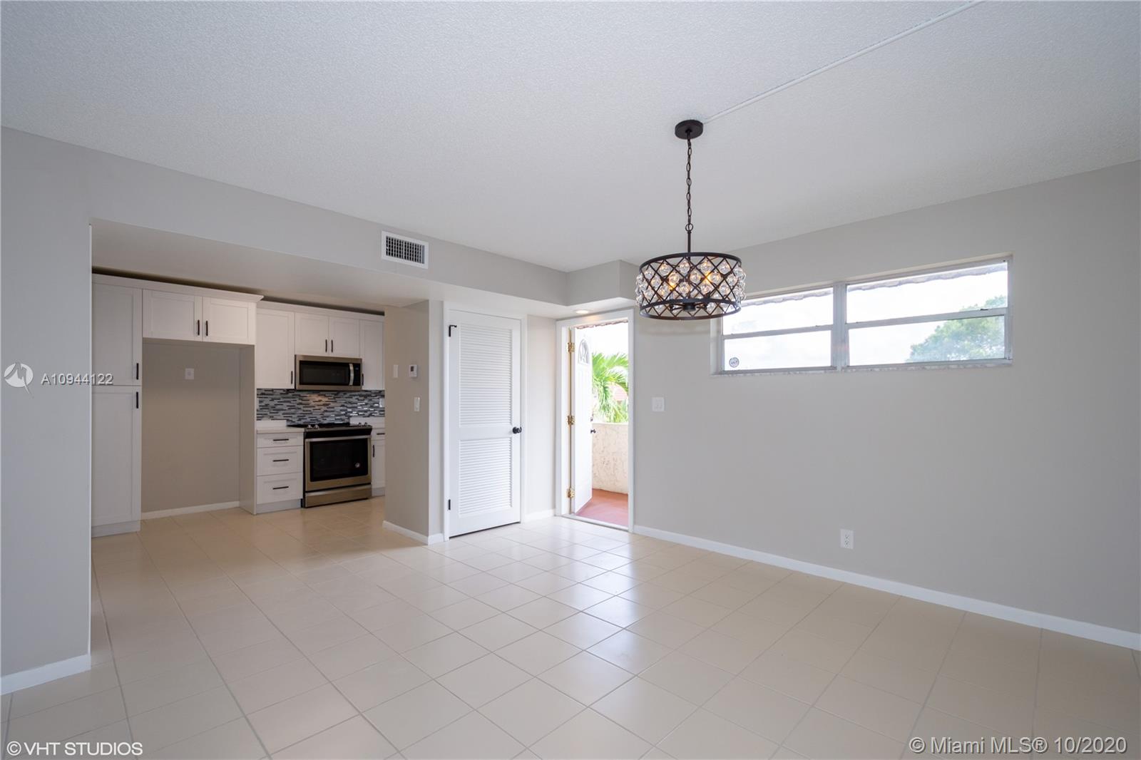 Pembroke Pines, FL 33025,9923 S Hollybrook Lake Dr #305