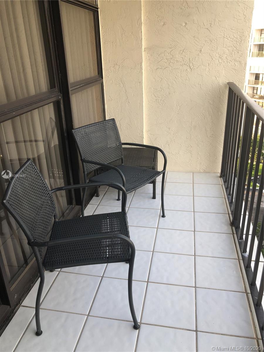 Hallandale Beach, FL 33009,600 Parkview Dr #906