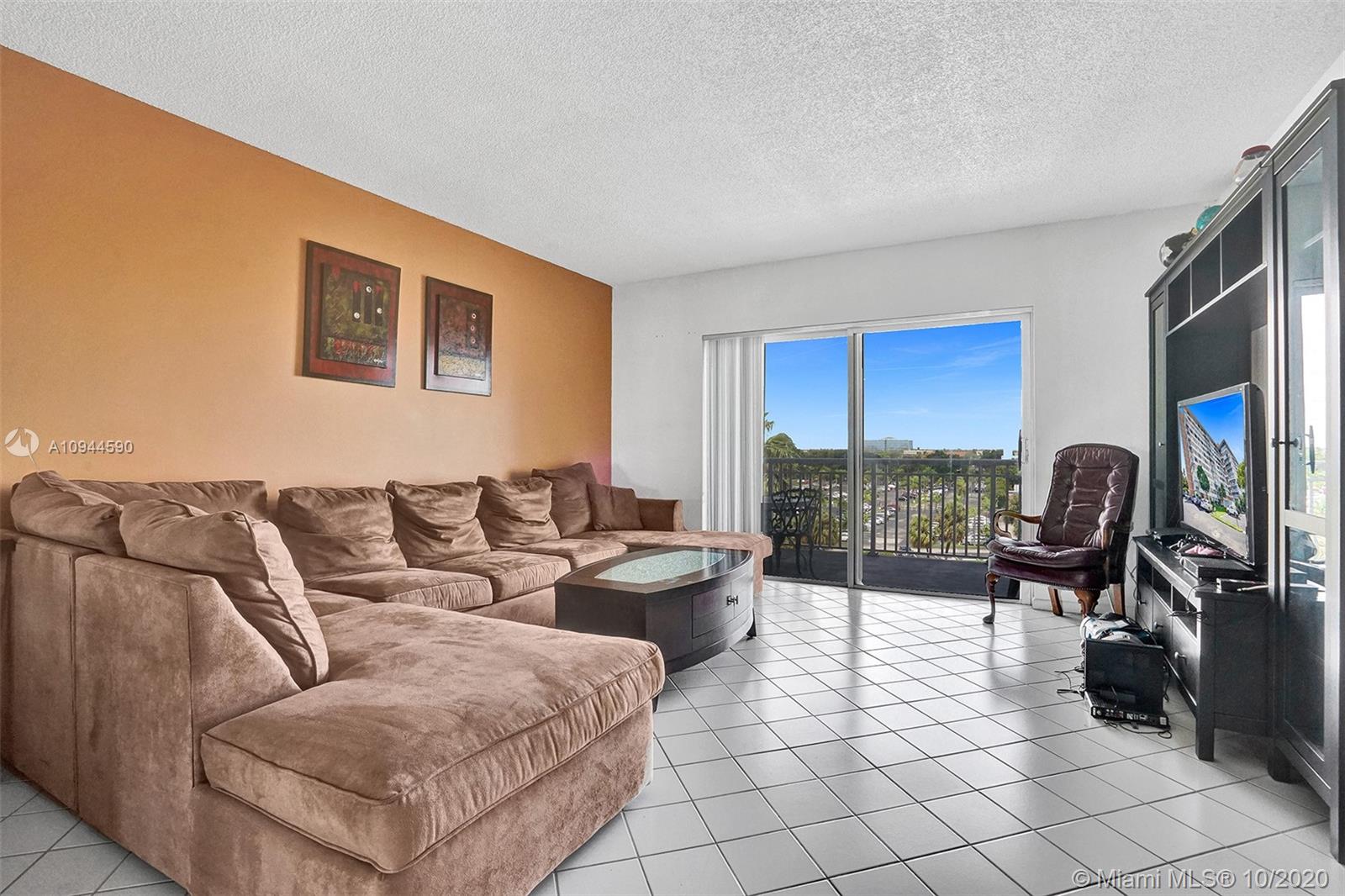 3800 Hillcrest Dr #607, Hollywood, FL 33021