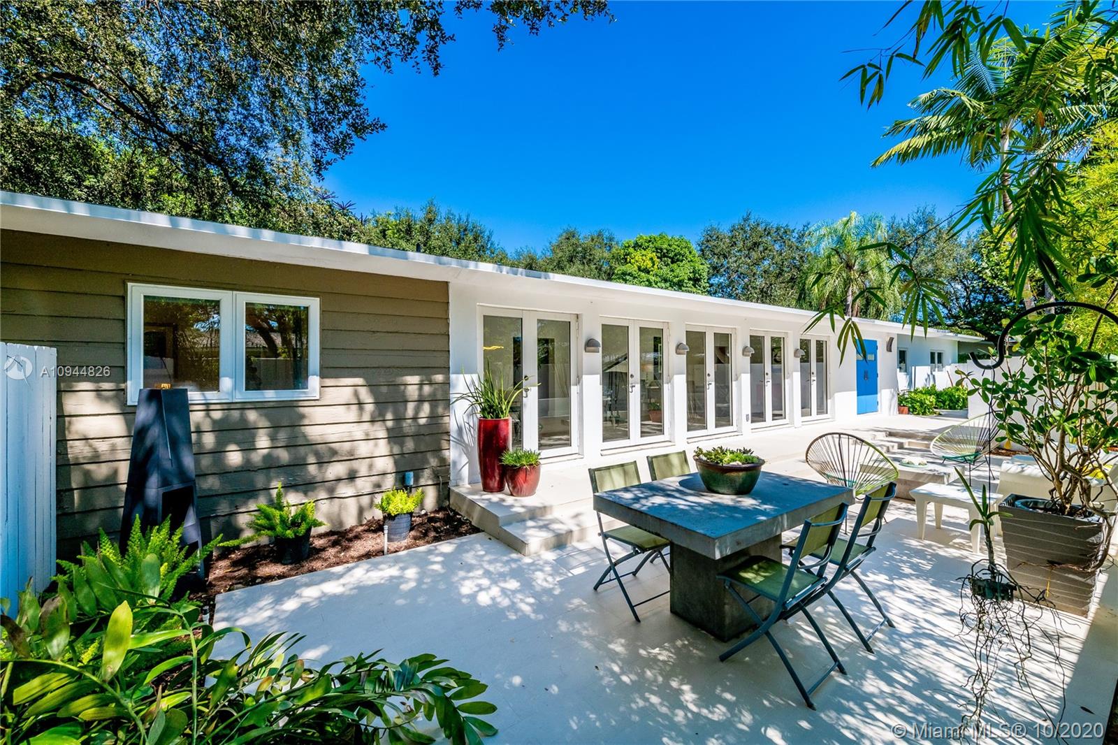 Pinecrest, FL 33156,5875 SW 100th St