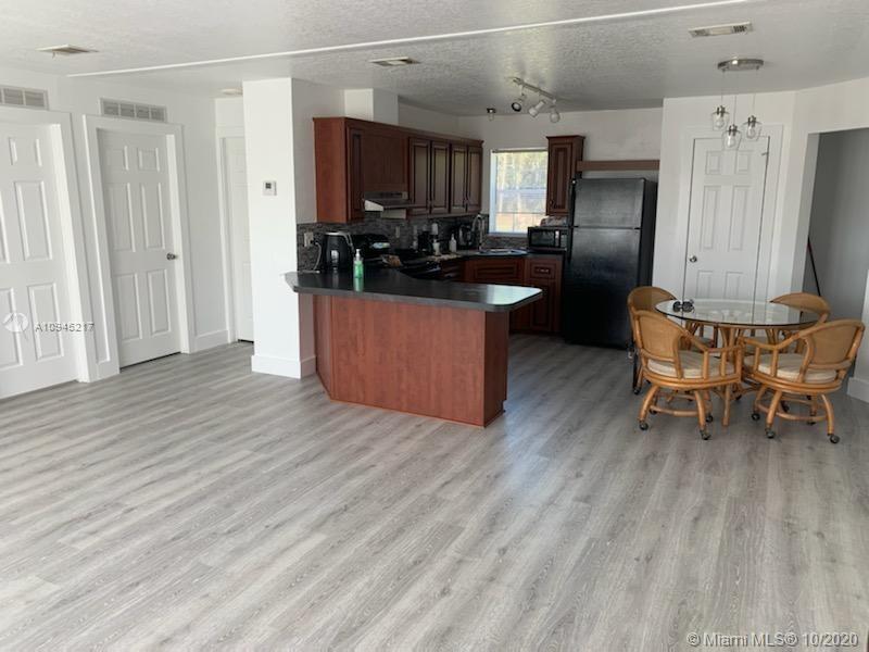 Clewiston, FL 33440,327 montura