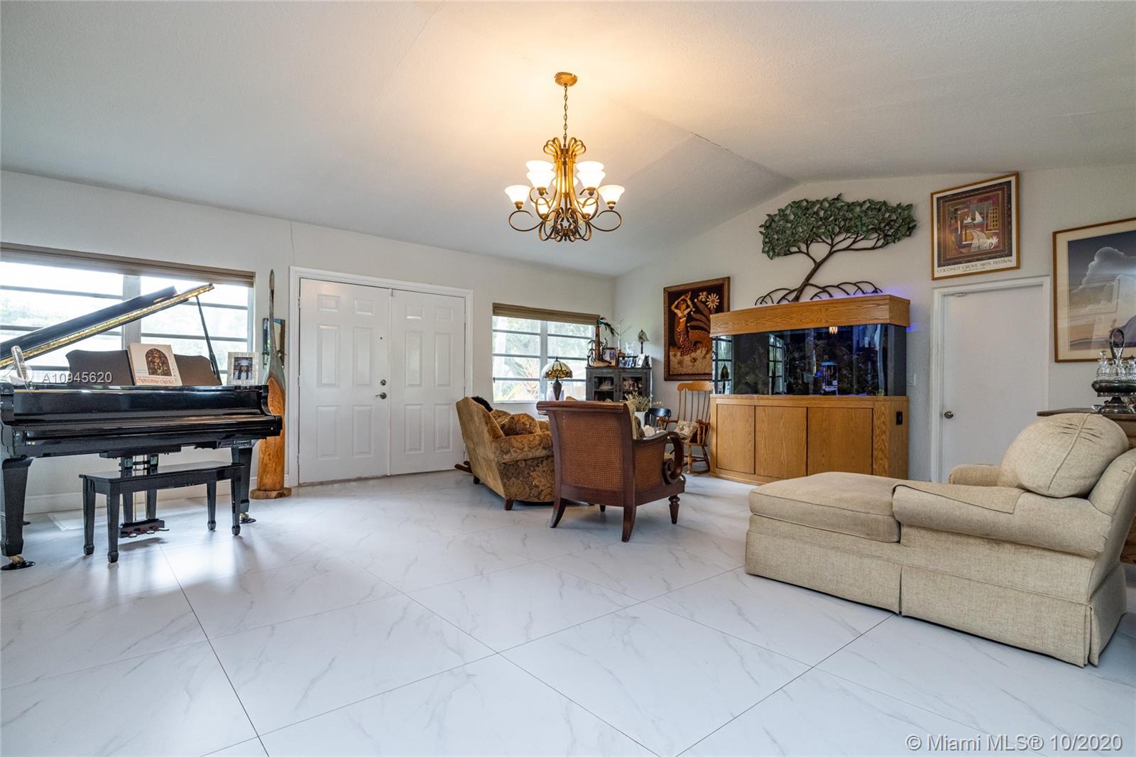 Palmetto Bay, FL 33158,8261 SW 142nd St