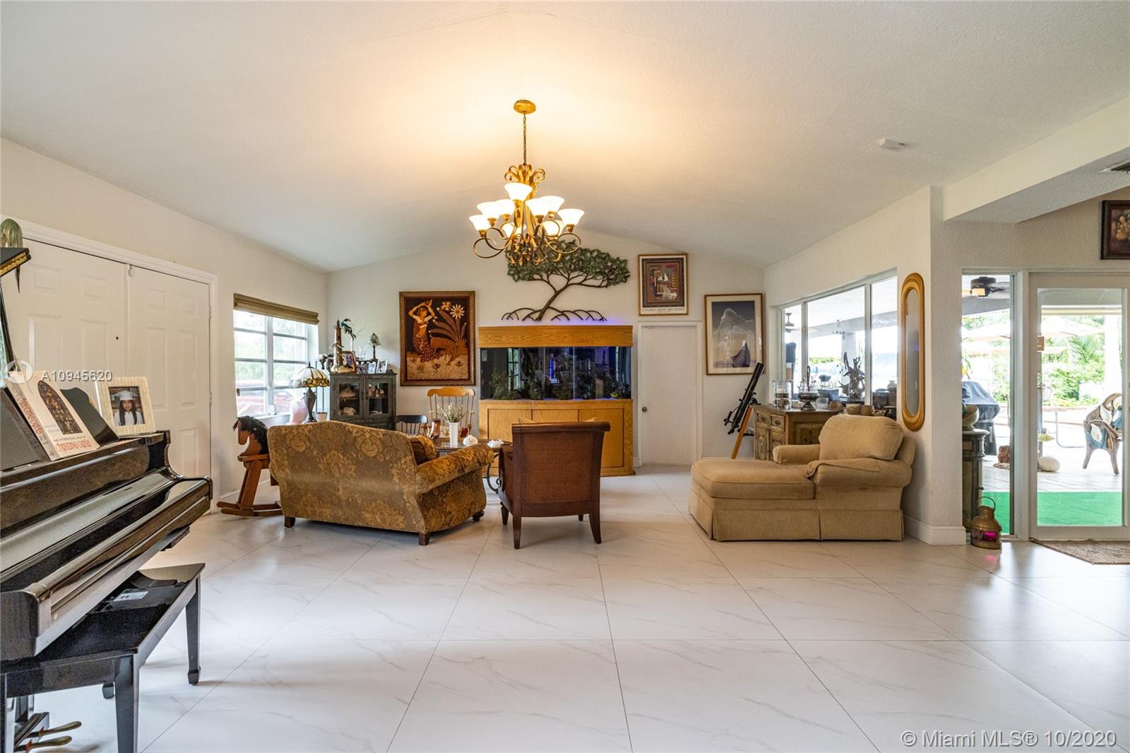 Palmetto Bay, FL 33158,8261 SW 142nd St