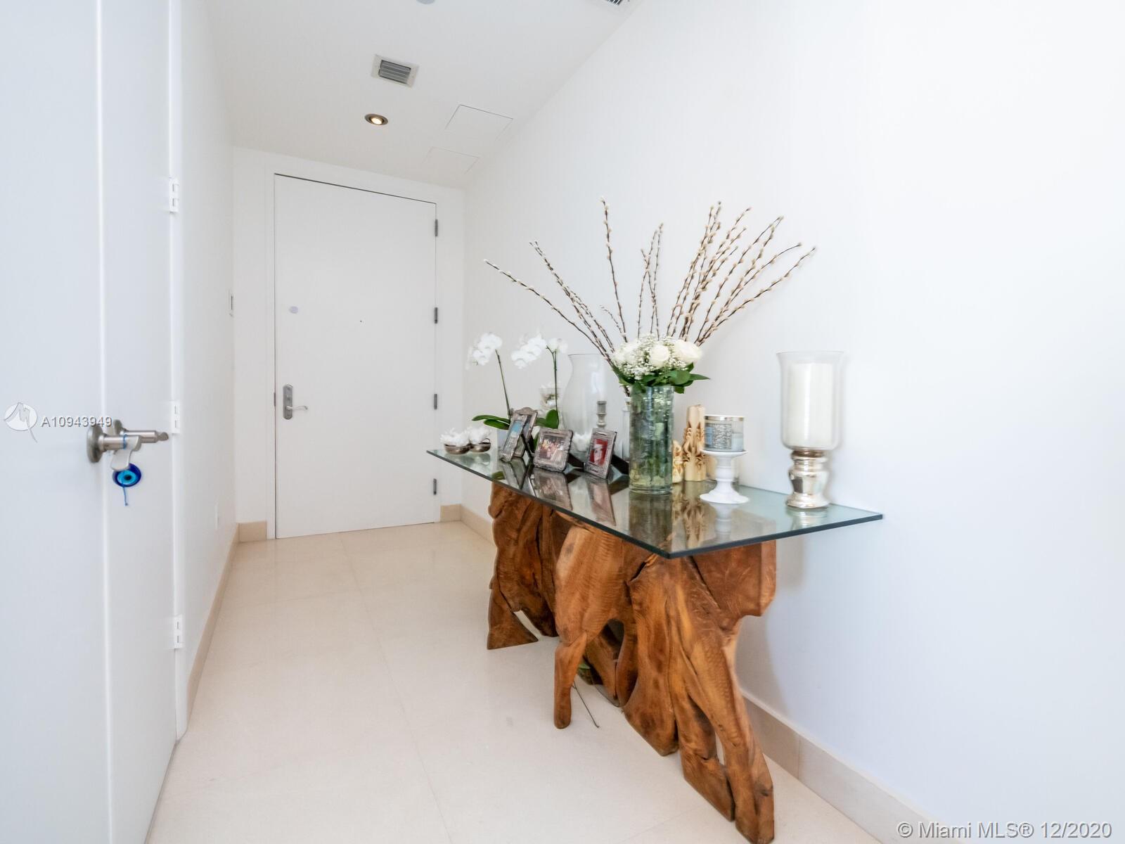 Sunny Isles Beach, FL 33160,15811 collins avenue #1705