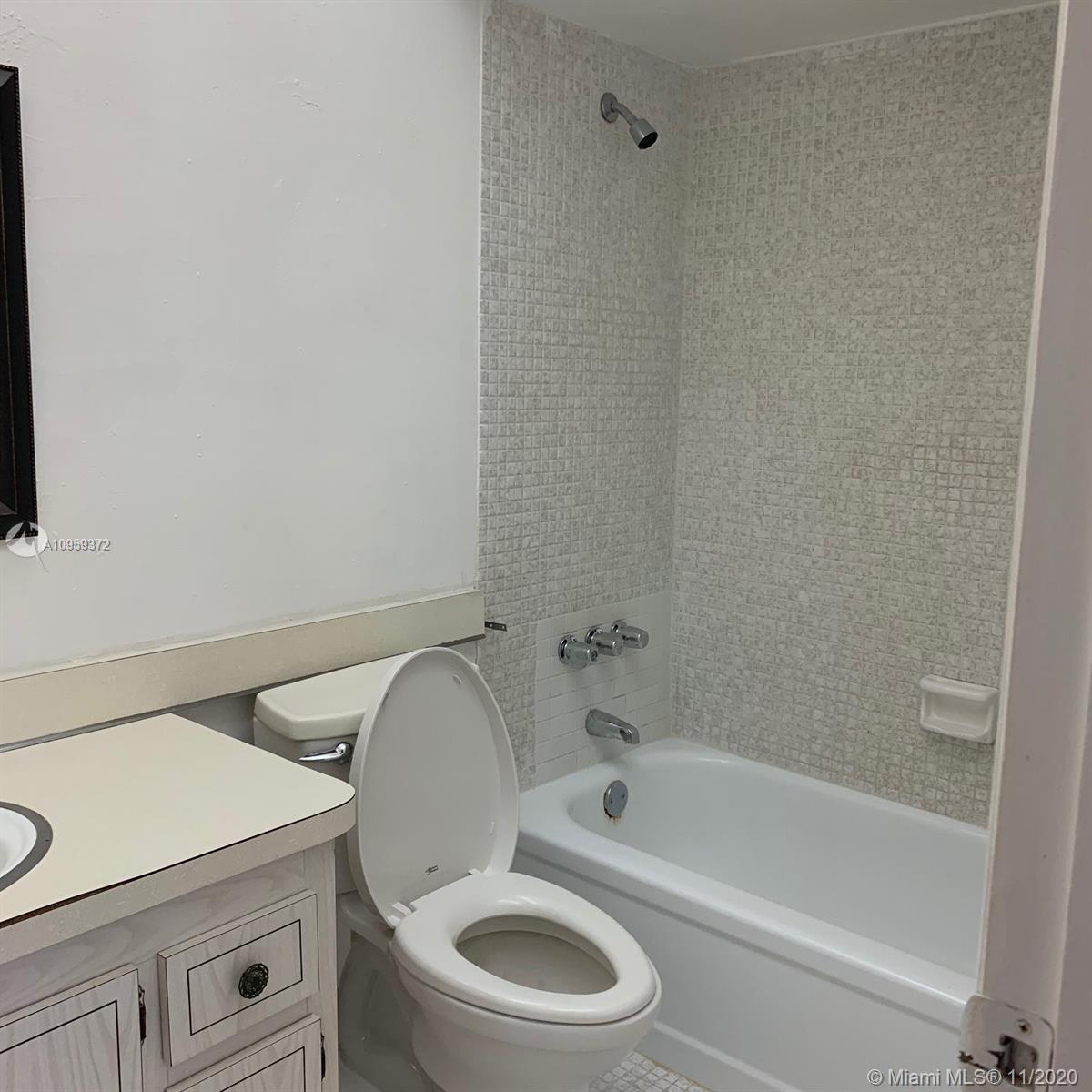 4801 NW 34th St 403