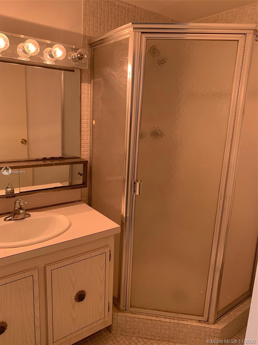4801 NW 34th St 403