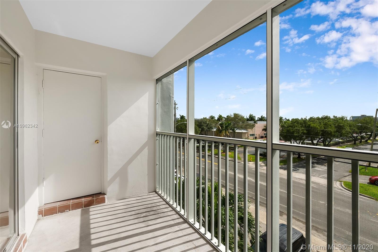 Hallandale Beach, FL 33009,329 SE 3rd St #303S