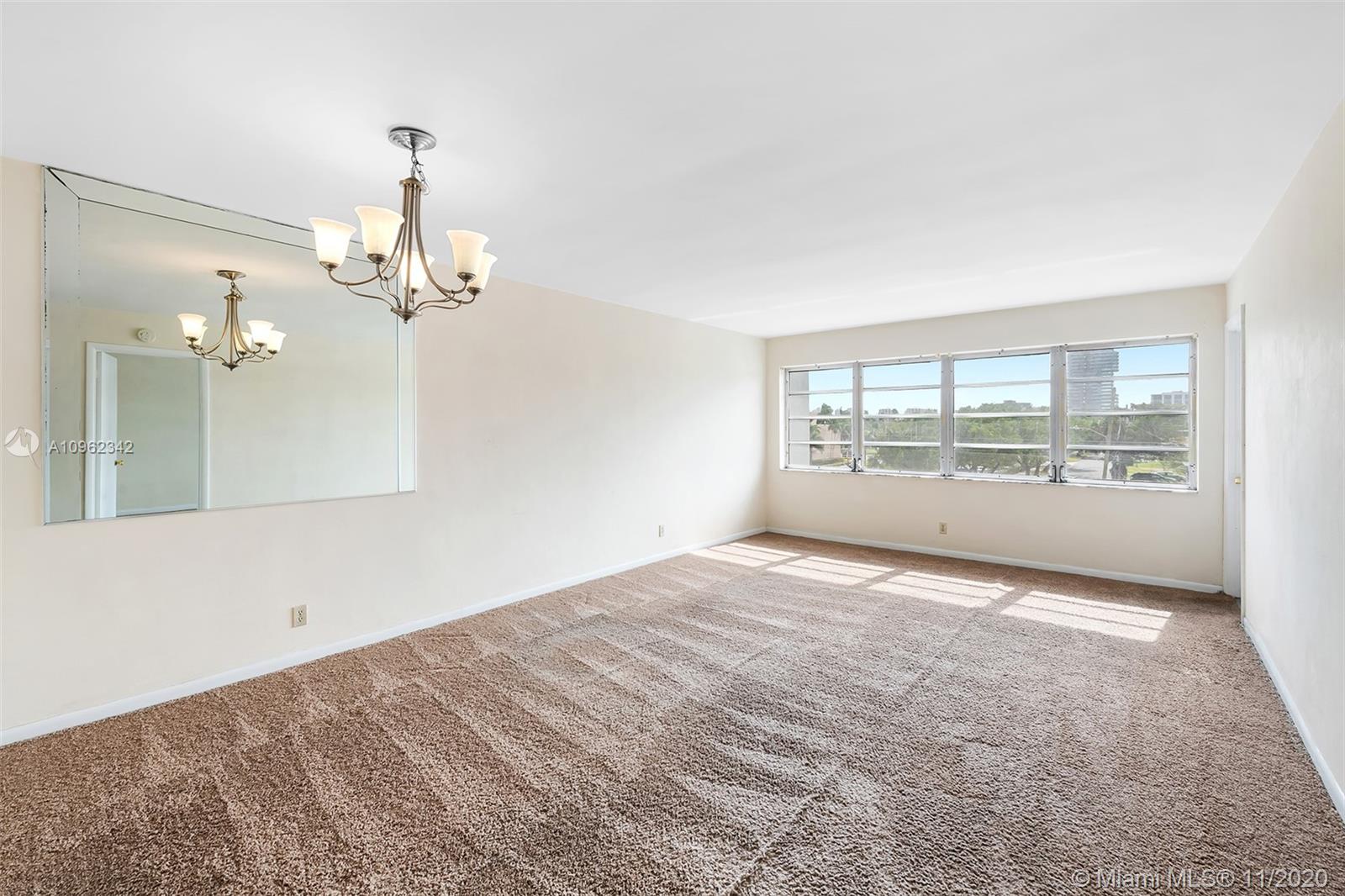 Hallandale Beach, FL 33009,329 SE 3rd St #303S