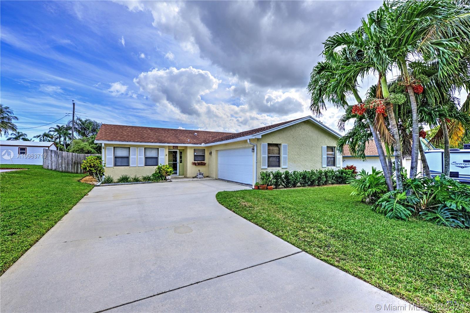 7494 SE Peacock Street, Hobe Sound, FL 33455