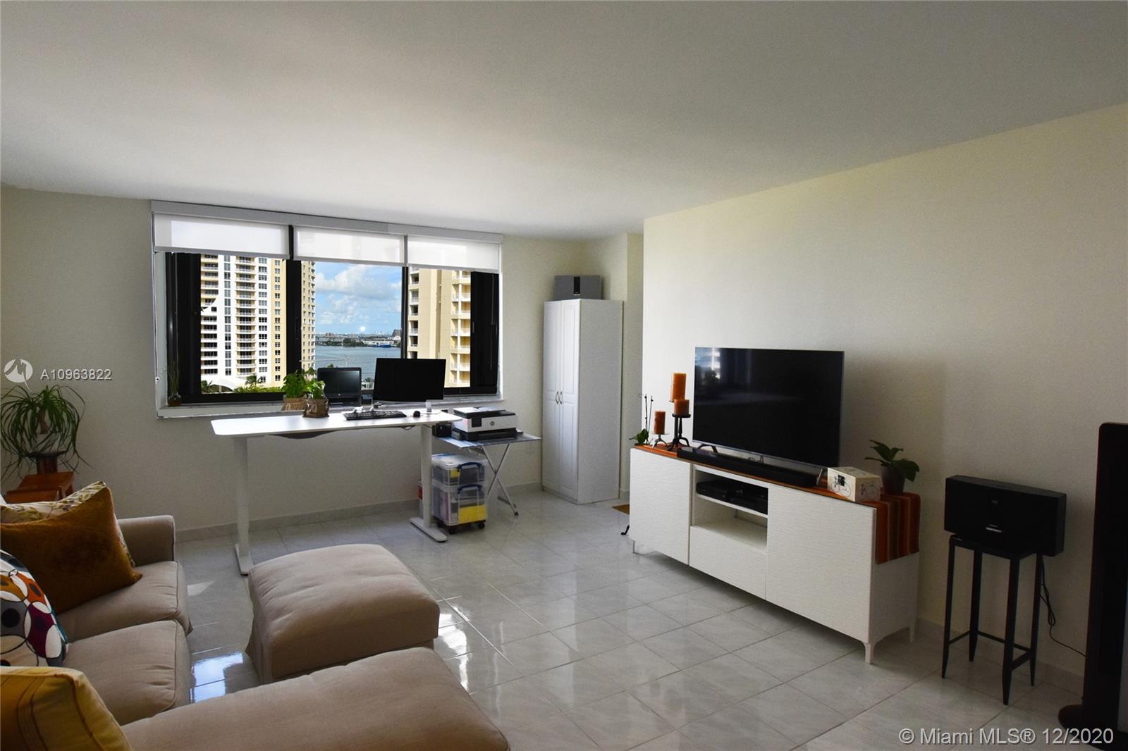 Miami, FL 33131,540 Brickell Key Dr #1422