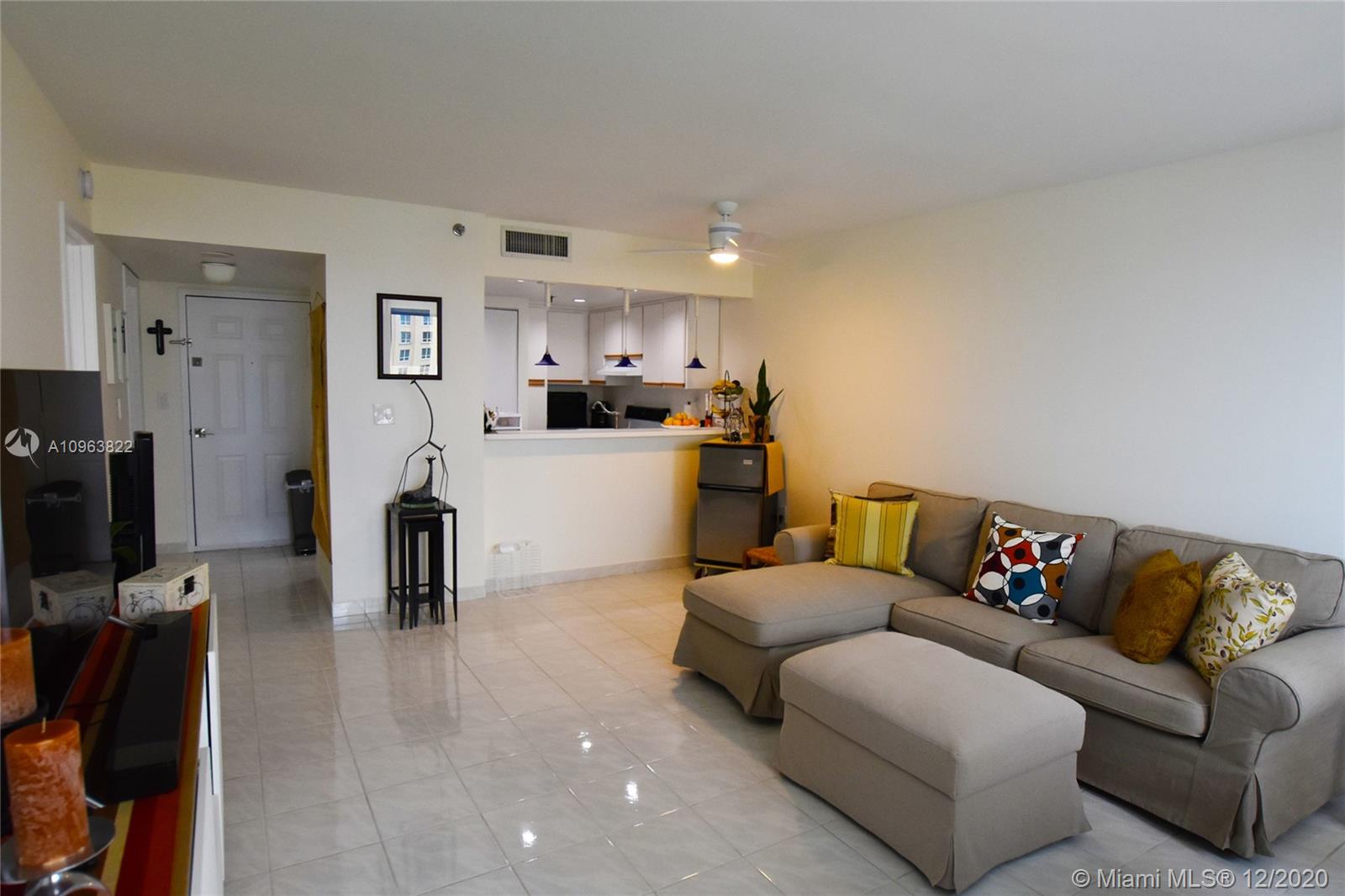 Miami, FL 33131,540 Brickell Key Dr #1422