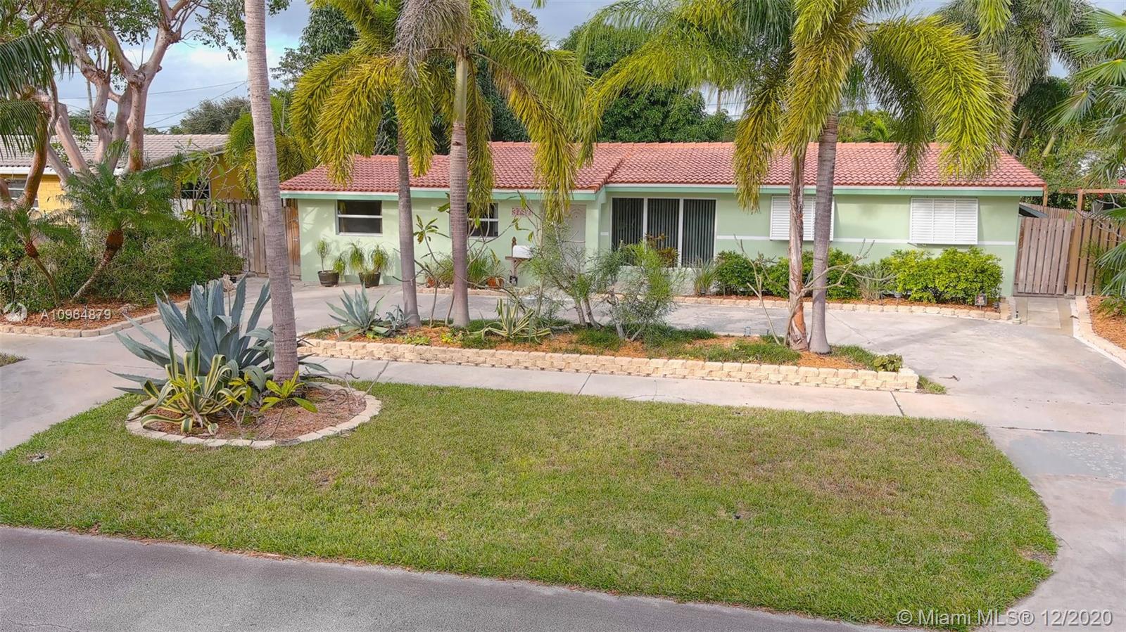 3717 S Longfellow Cir, Hollywood, FL 33021