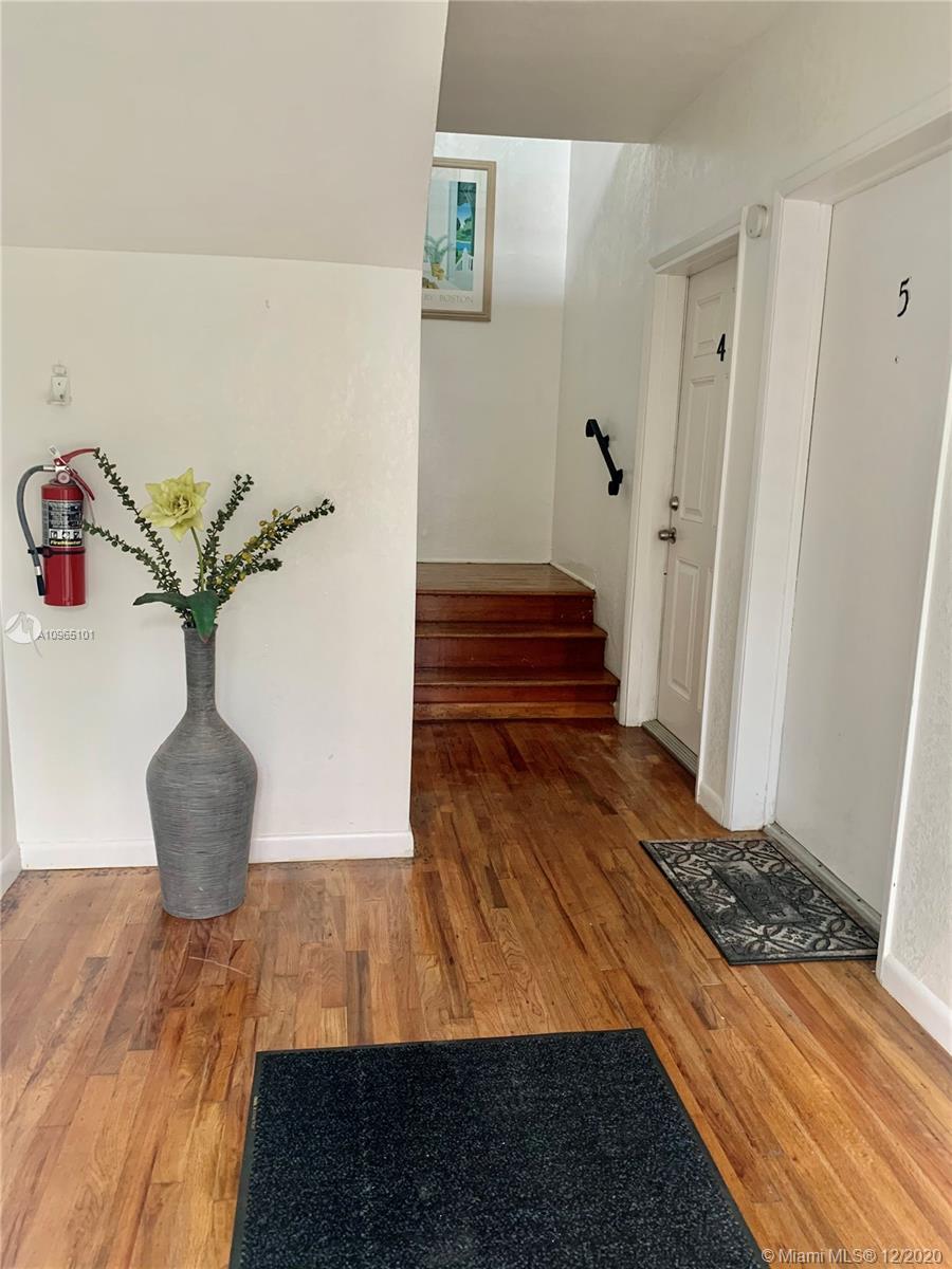 Bay Harbor Islands, FL 33154,10002 E Bay Harbor Dr #4
