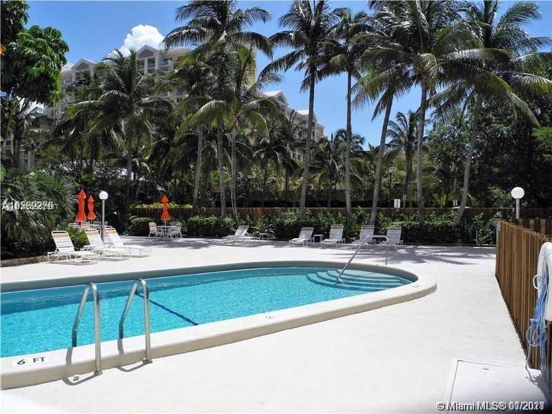 Key Biscayne, FL 33149,550 E Ocean Dr #3E