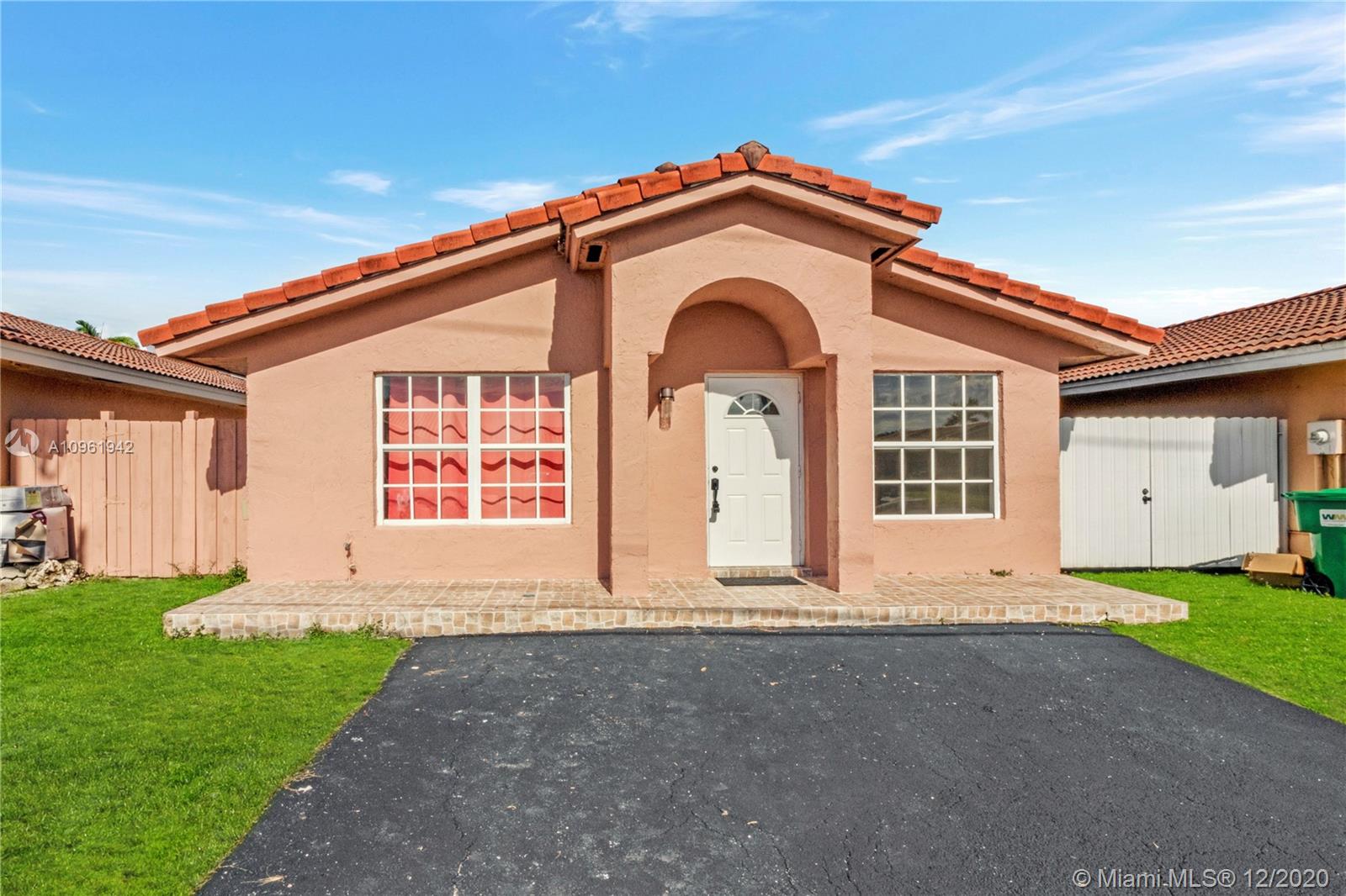 8927 NW 114th St, Hialeah Gardens, FL 33018