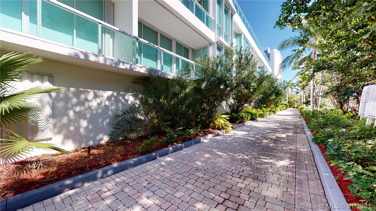 Sunny Isles Beach, FL 33160,16400 Collins Ave #TH-4