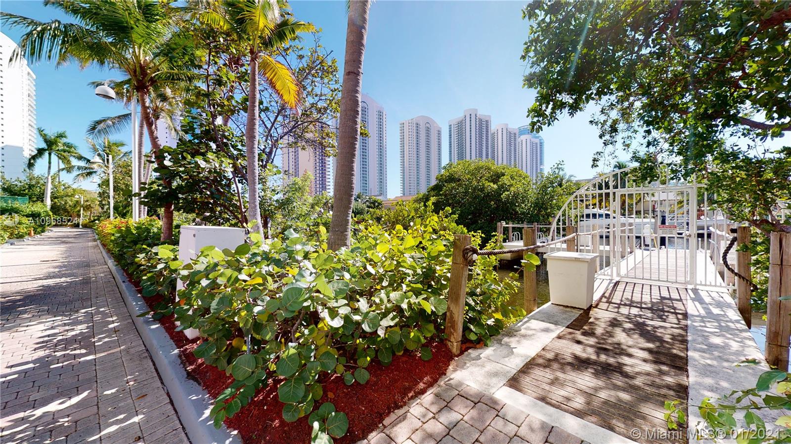 Sunny Isles Beach, FL 33160,16400 Collins Ave #TH-4