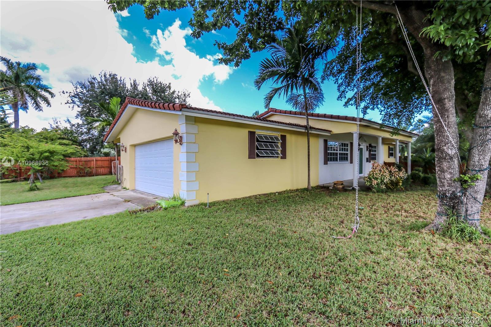 525 NE 3rd St, Dania Beach, FL 33004