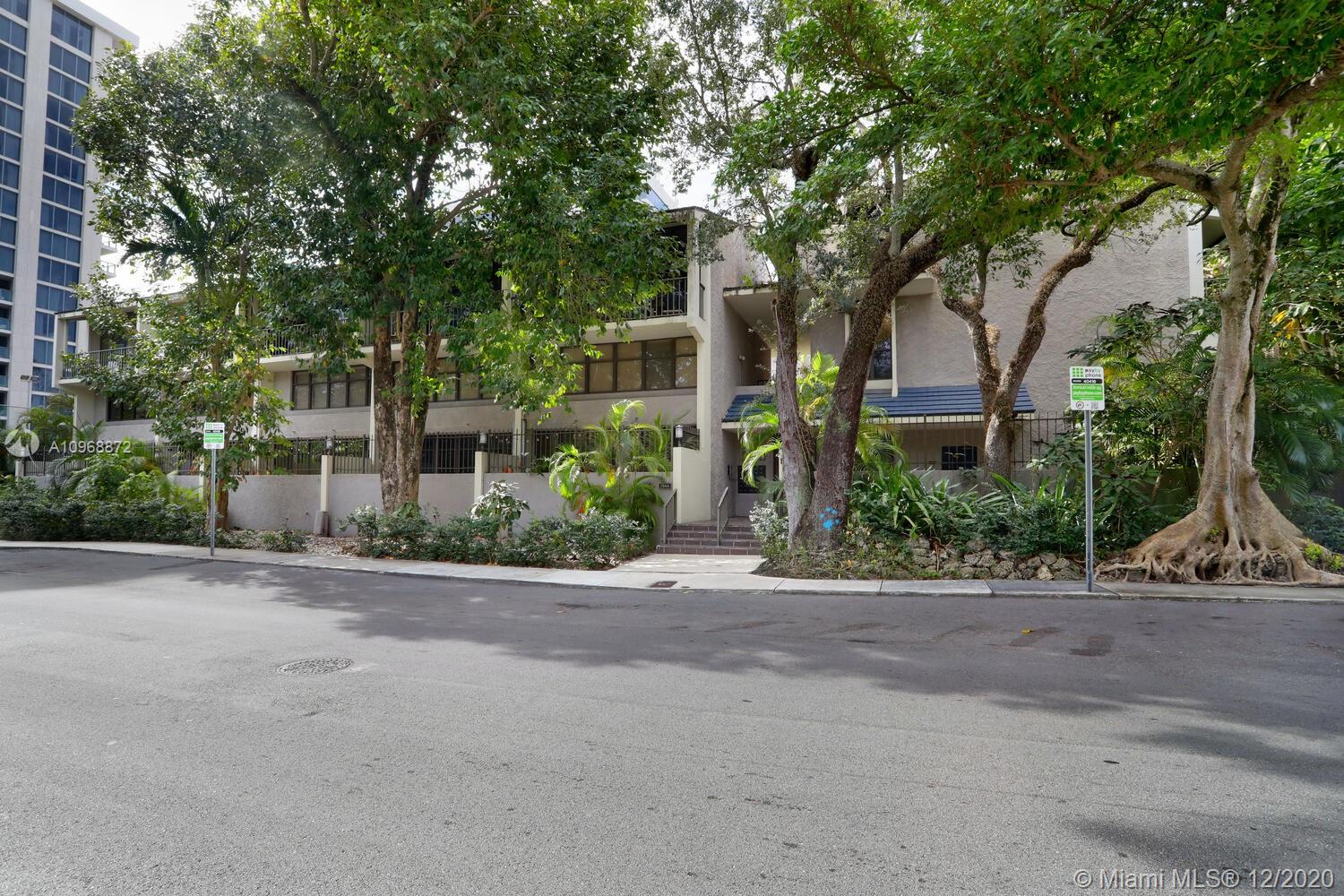 Coconut Grove, FL 33133,2666 Tigertail Ave #212