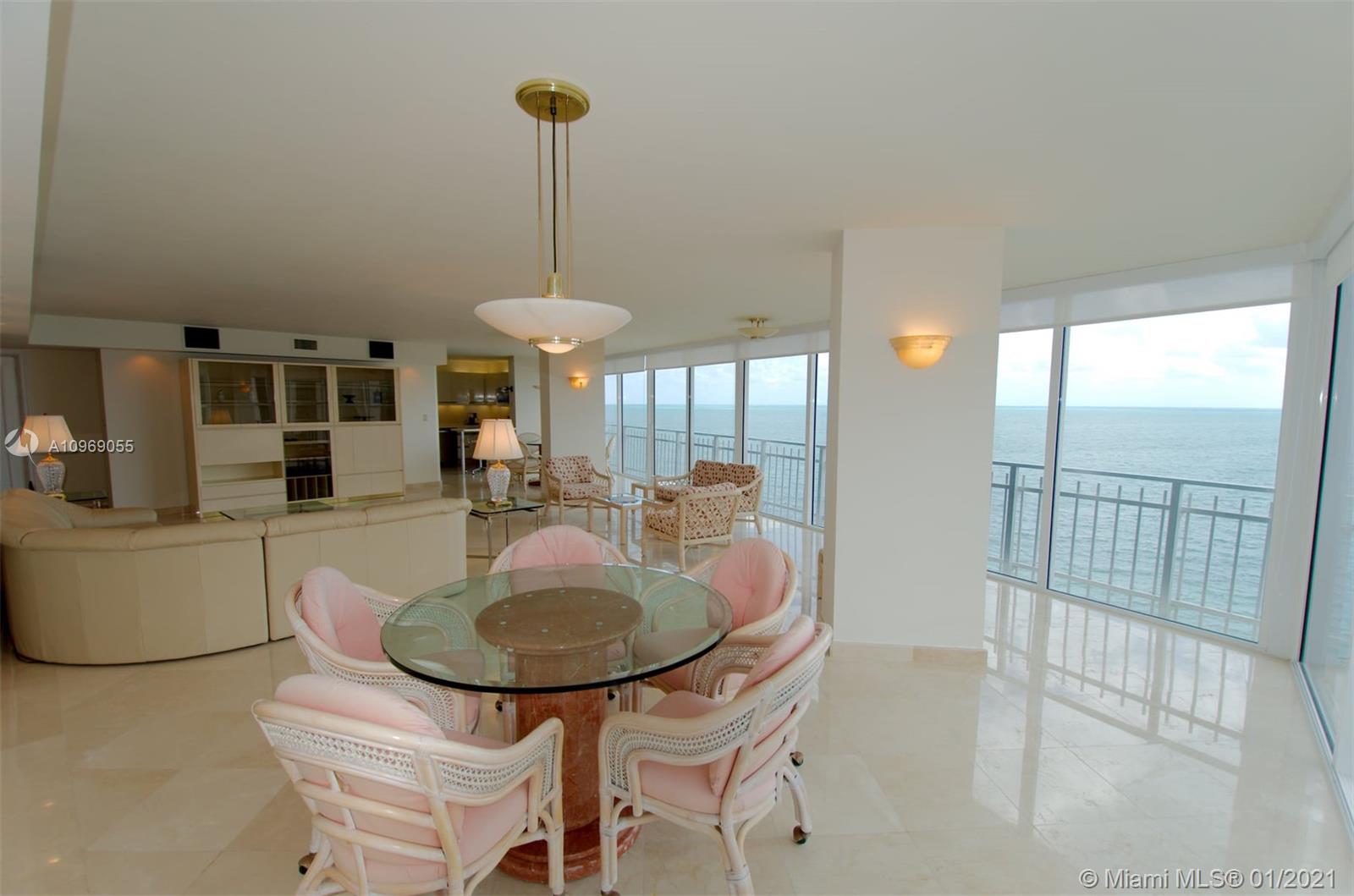 Key Biscayne, FL 33149,600 Grapetree Dr #8AS