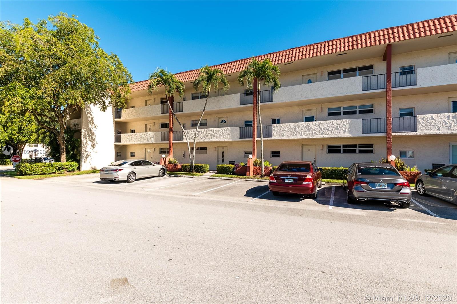 700 S Hollybrook Dr #108, Pembroke Pines, FL 33025