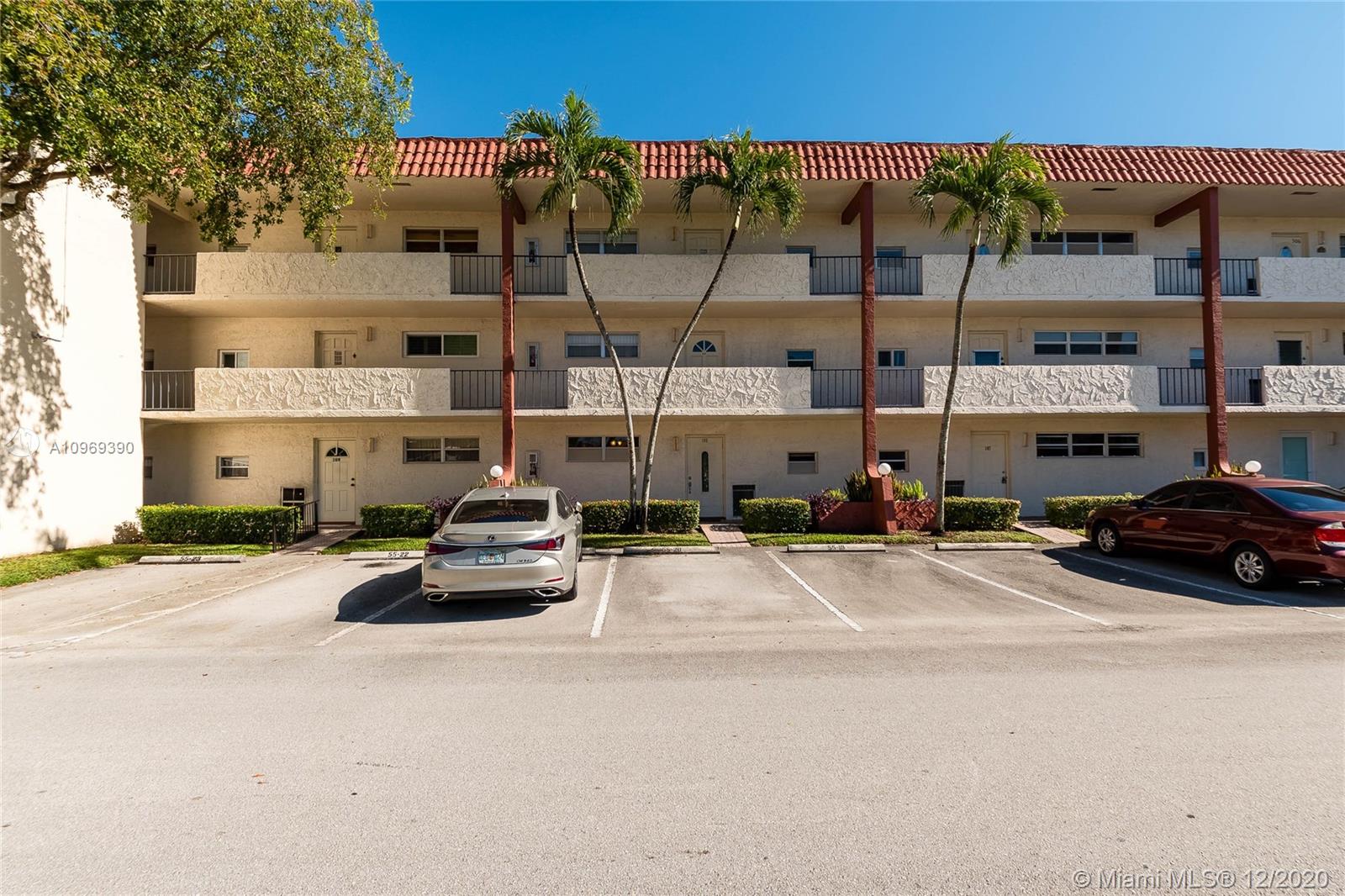 Pembroke Pines, FL 33025,700 S Hollybrook Dr #108