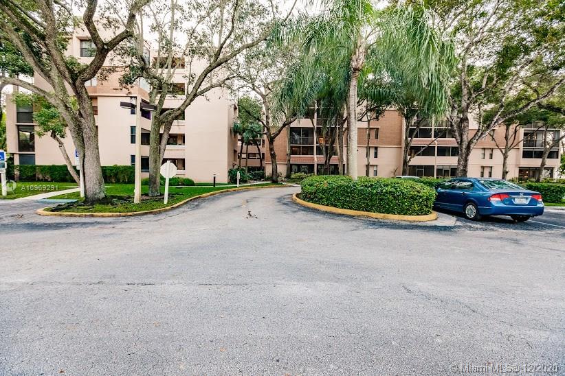 Plantation, FL 33317,6800 Cypress Rd #416