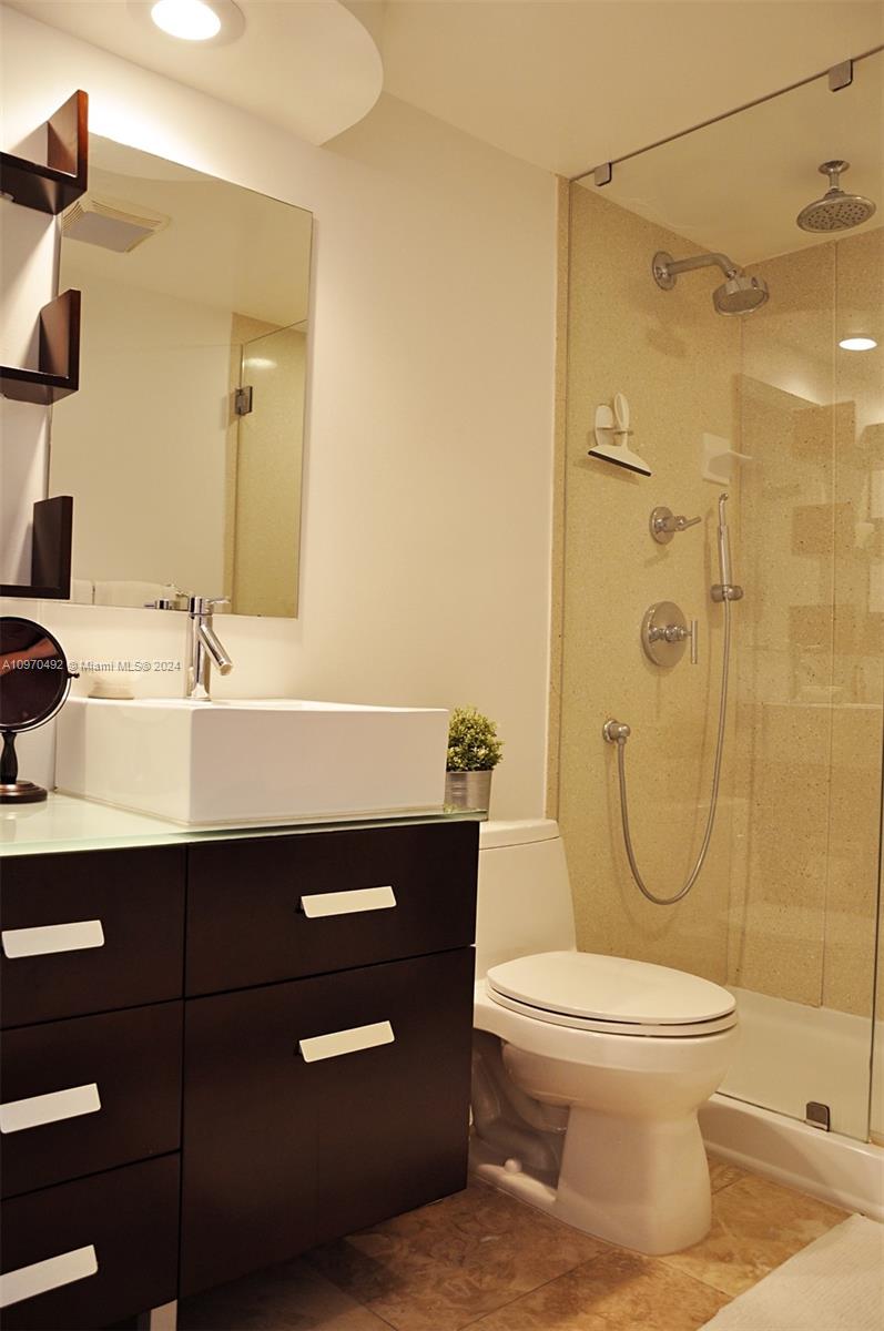 5601 Collins Ave 821, Miami Beach, Florida 33140, 2 Bedrooms Bedrooms, ,2 BathroomsBathrooms,Residentiallease,For Rent,5601 Collins Ave 821,A10970492