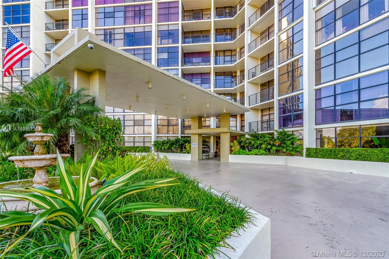 Hallandale Beach, FL 33009,600 Parkview Dr #427