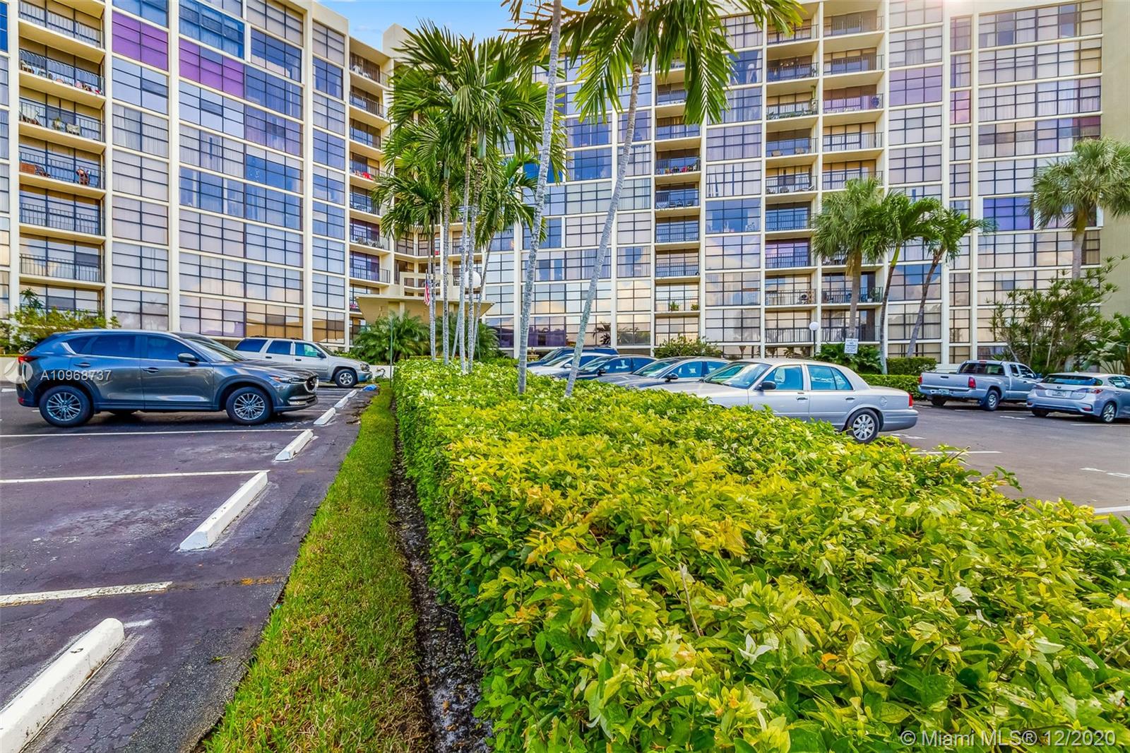 Hallandale Beach, FL 33009,600 Parkview Dr #427