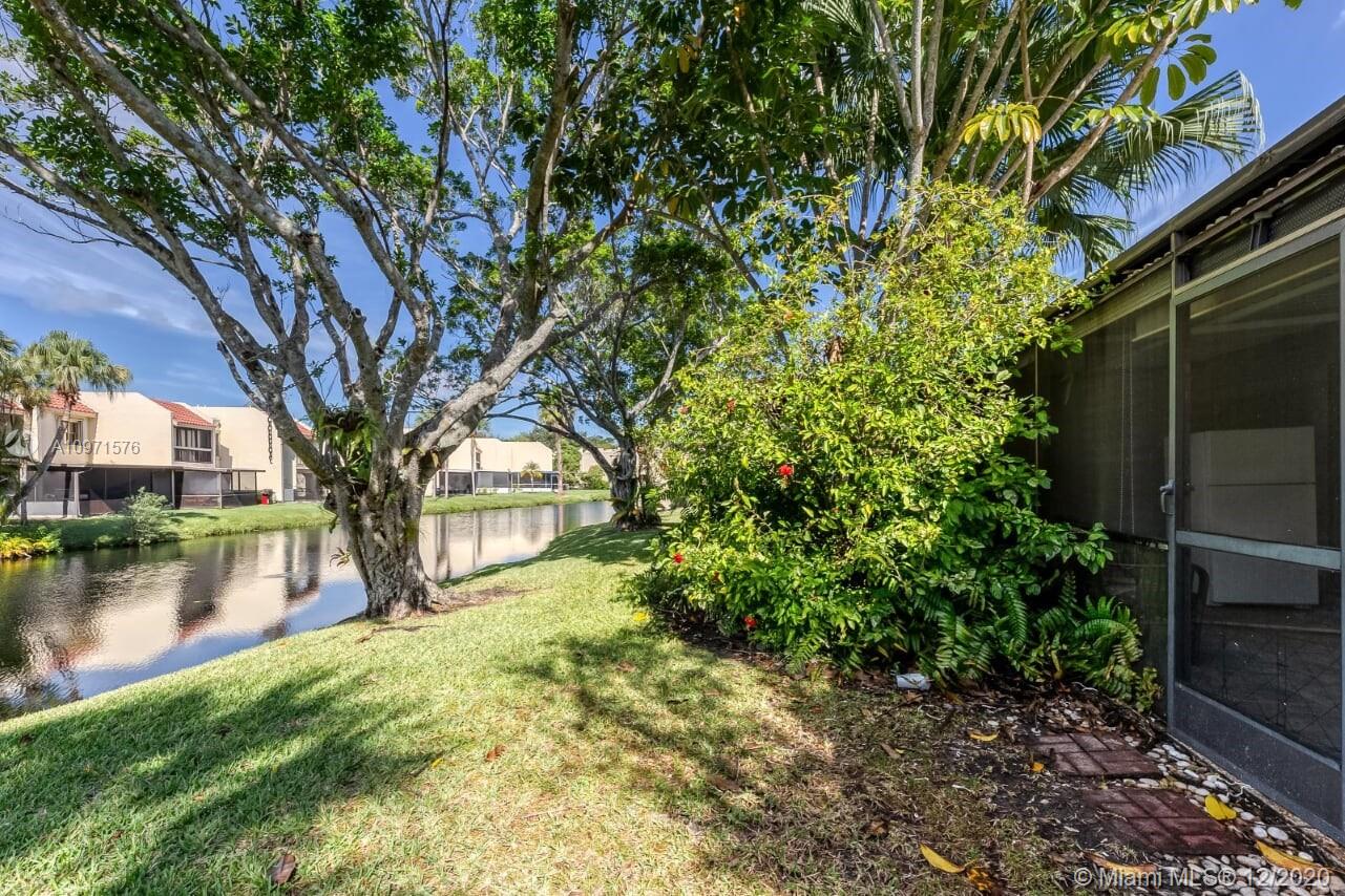 Weston, FL 33326,16287 Laurel Dr #1