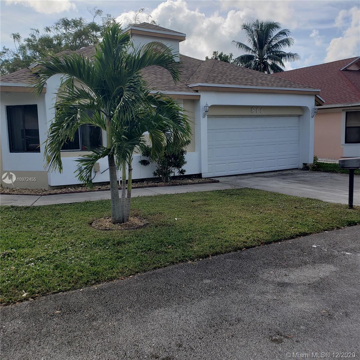 811 E Palm Run Dr, North Lauderdale, FL 33068