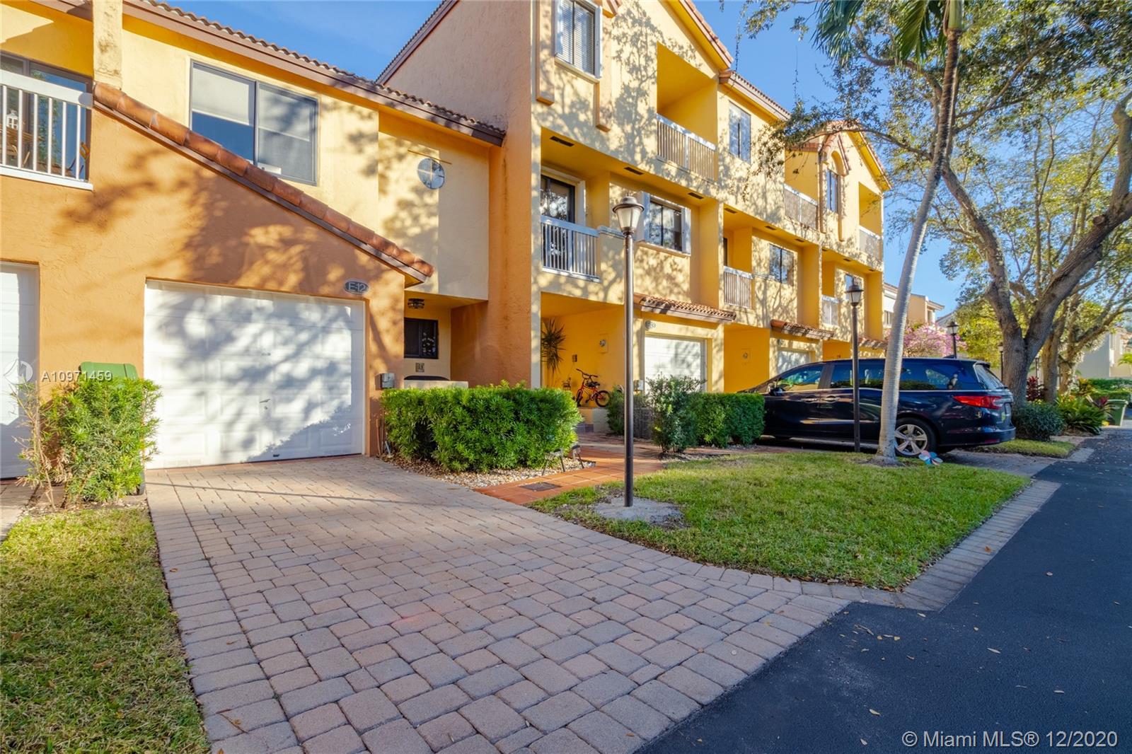 Aventura, FL 33180,21385 Marina Cove Cir #12-E