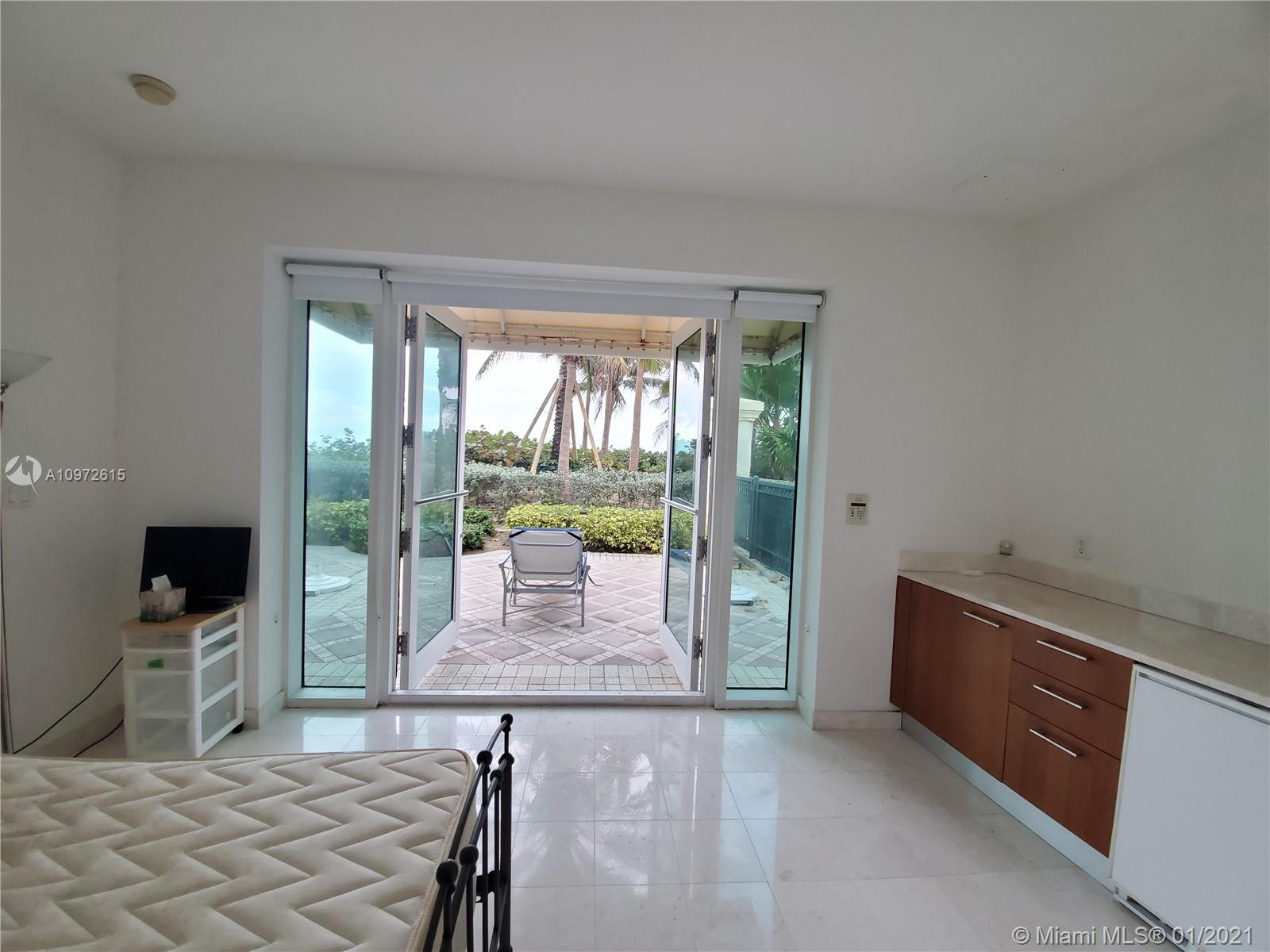 Sunny Isles Beach, FL 33160,16047 Collins Ave #cabana 9