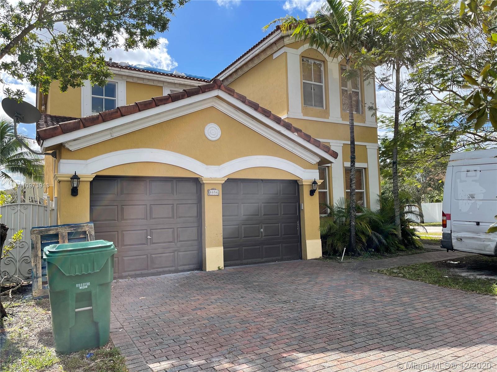 8898 NW 182nd St, Hialeah, FL 33018