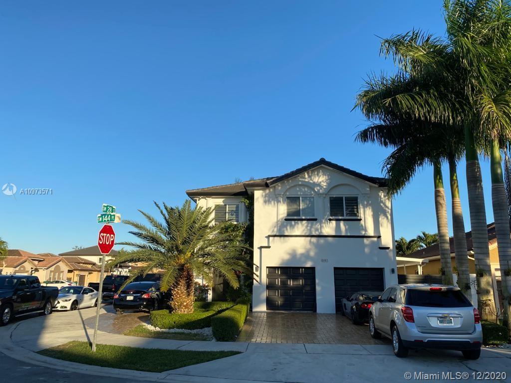 Photo 2 of 2805 144th Pl in Miami - MLS A10973571
