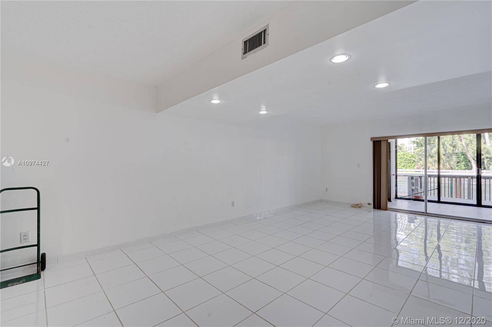 North Miami Beach, FL 33160,3745 NE 171st St #45