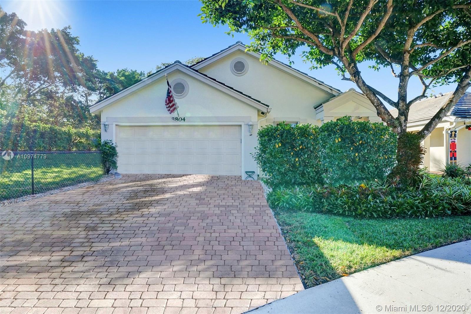 8804 S Lake Park Cir S, Davie, FL 33328