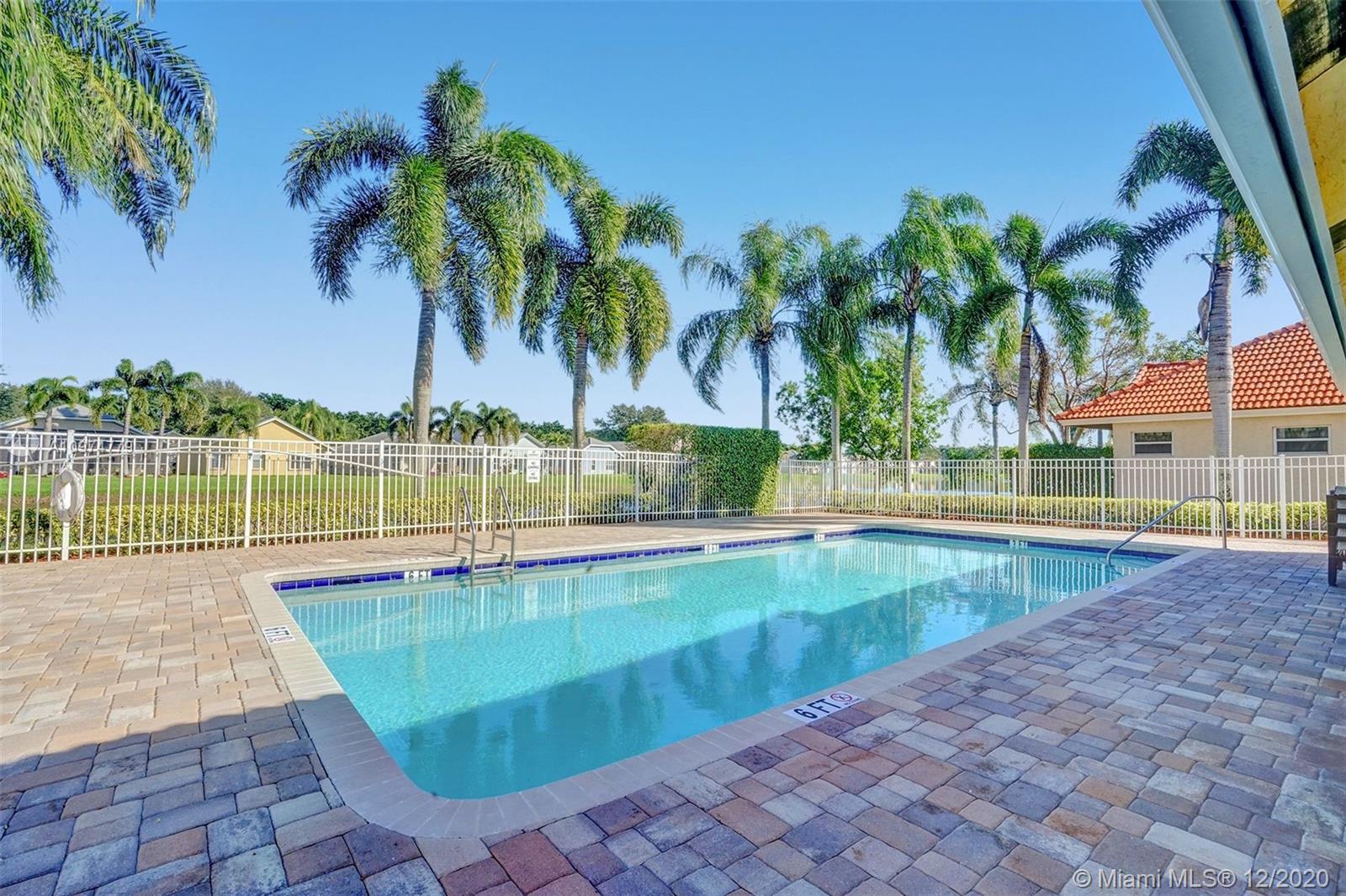 Davie, FL 33328,8804 S Lake Park Cir S