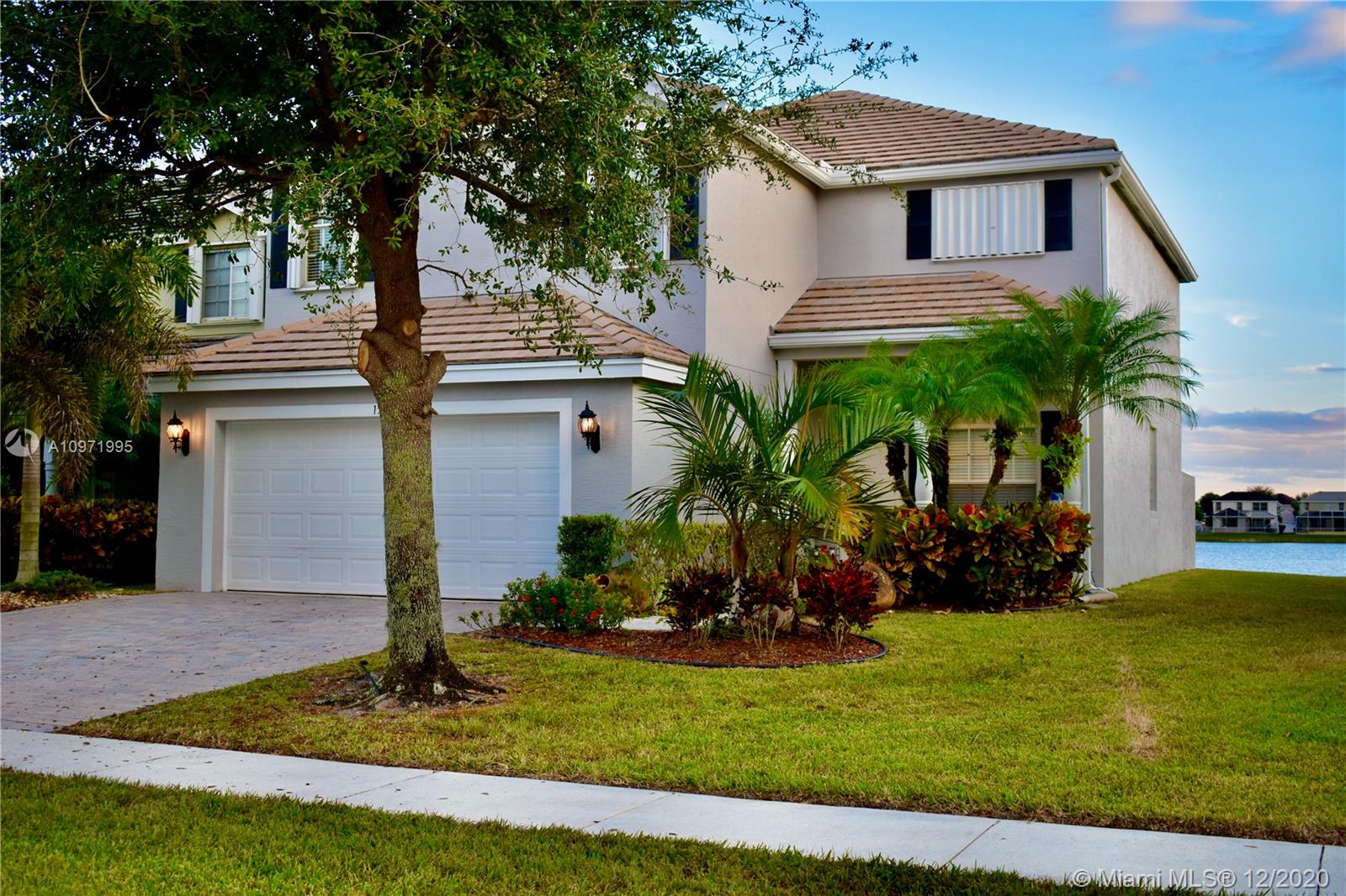 152 Berenger Walk,  Royal Palm Beach,  FL 33414
