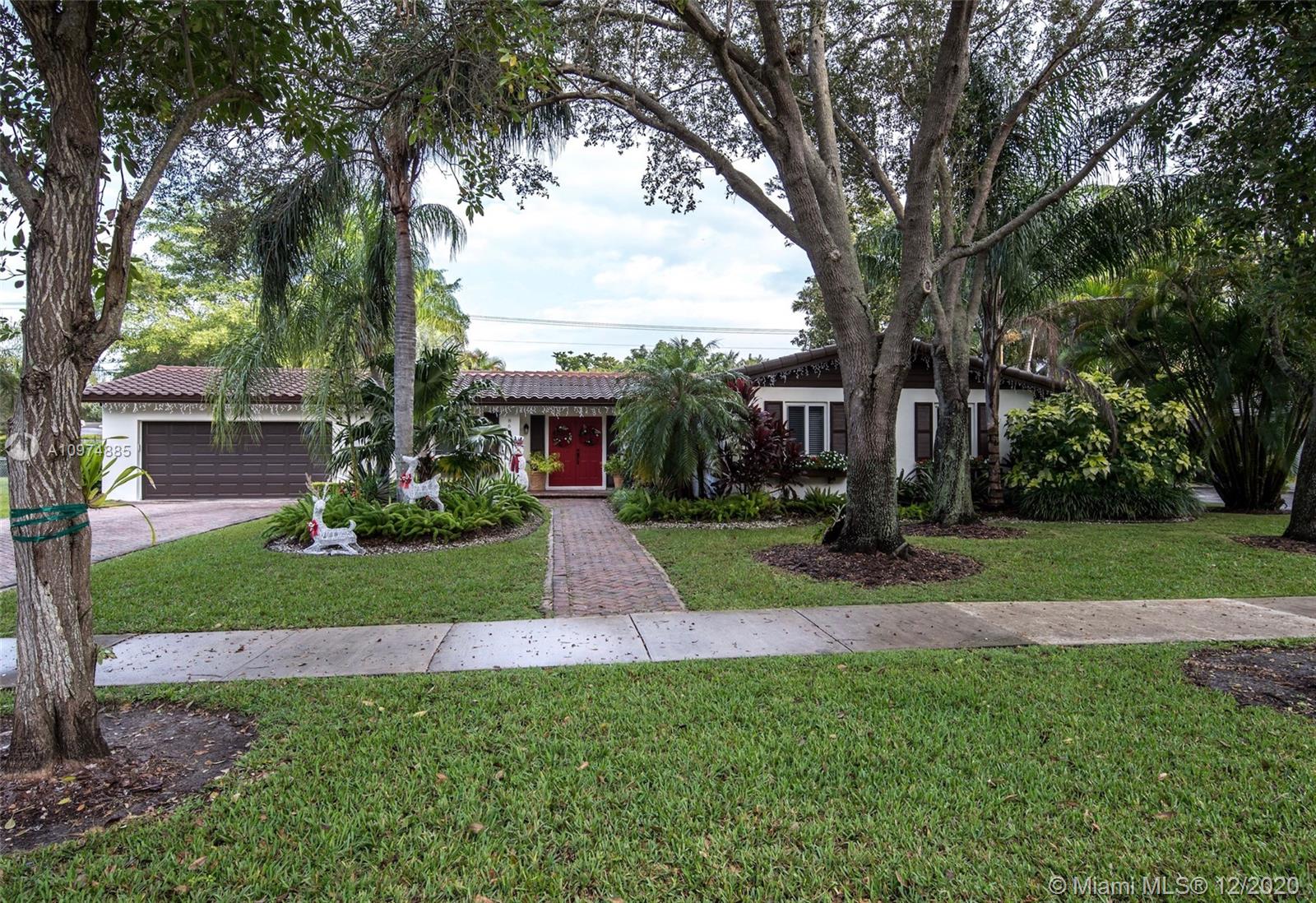 8605 SW 160th St, Palmetto Bay, FL 33157