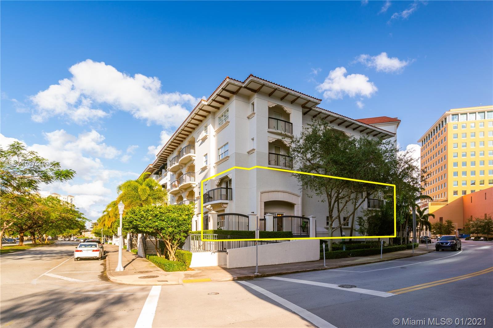 50 Alhambra Cir #112, Coral Gables, FL 33134