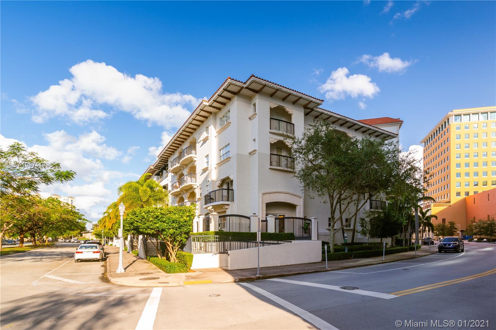 Coral Gables, FL 33134,50 Alhambra Cir #112