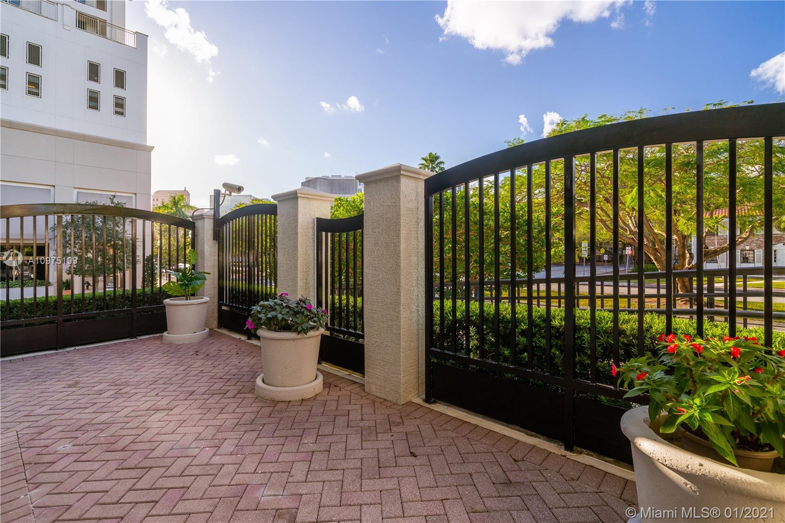 Coral Gables, FL 33134,50 Alhambra Cir #112