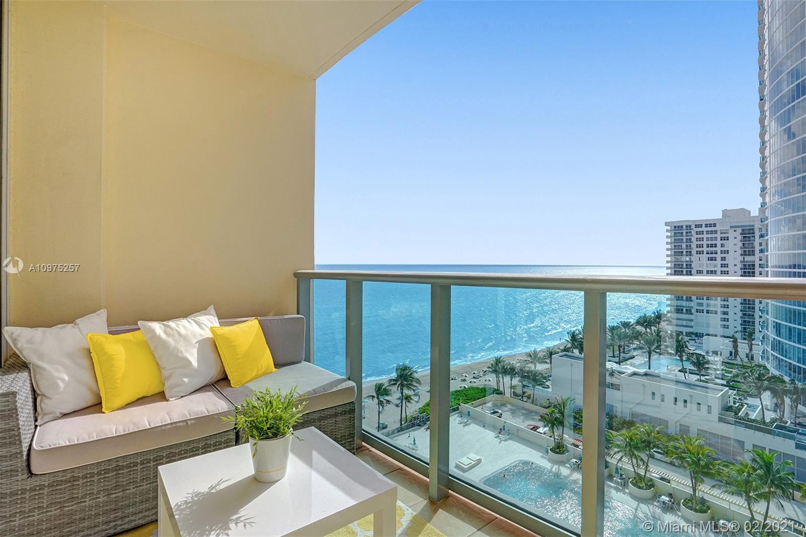 Hollywood, FL 33019,2501 S Ocean Dr #1216