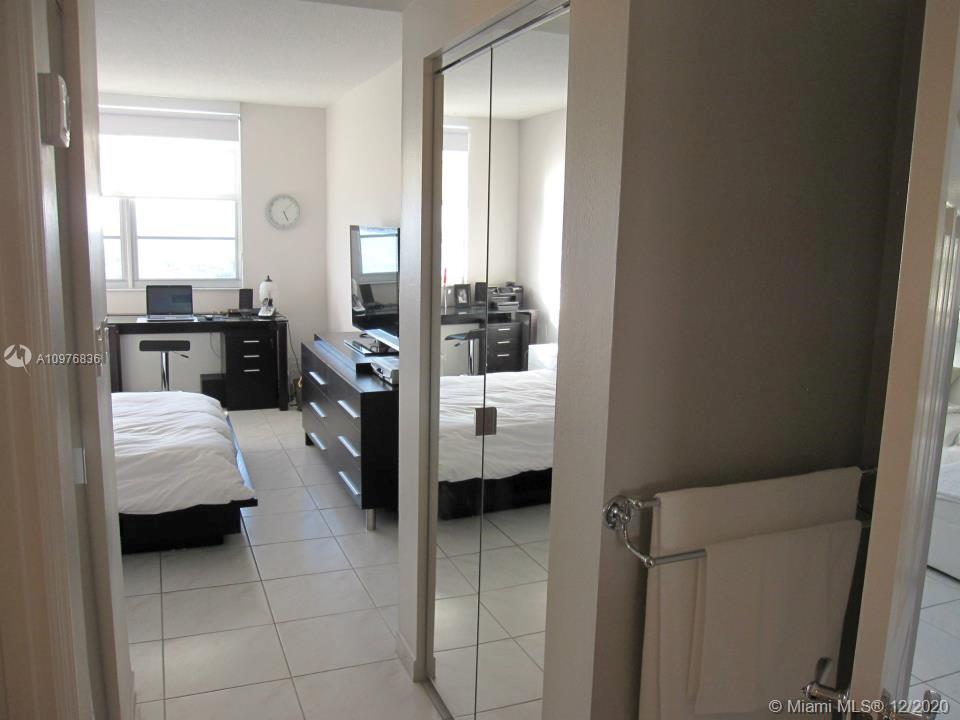 Sunny Isles Beach, FL 33160,300 Bayview Dr #1812