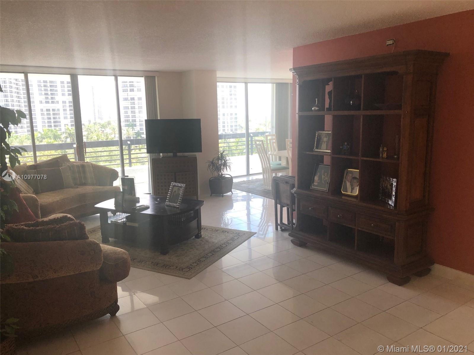 Aventura, FL 33180,3500 Mystic Pointe Dr #808