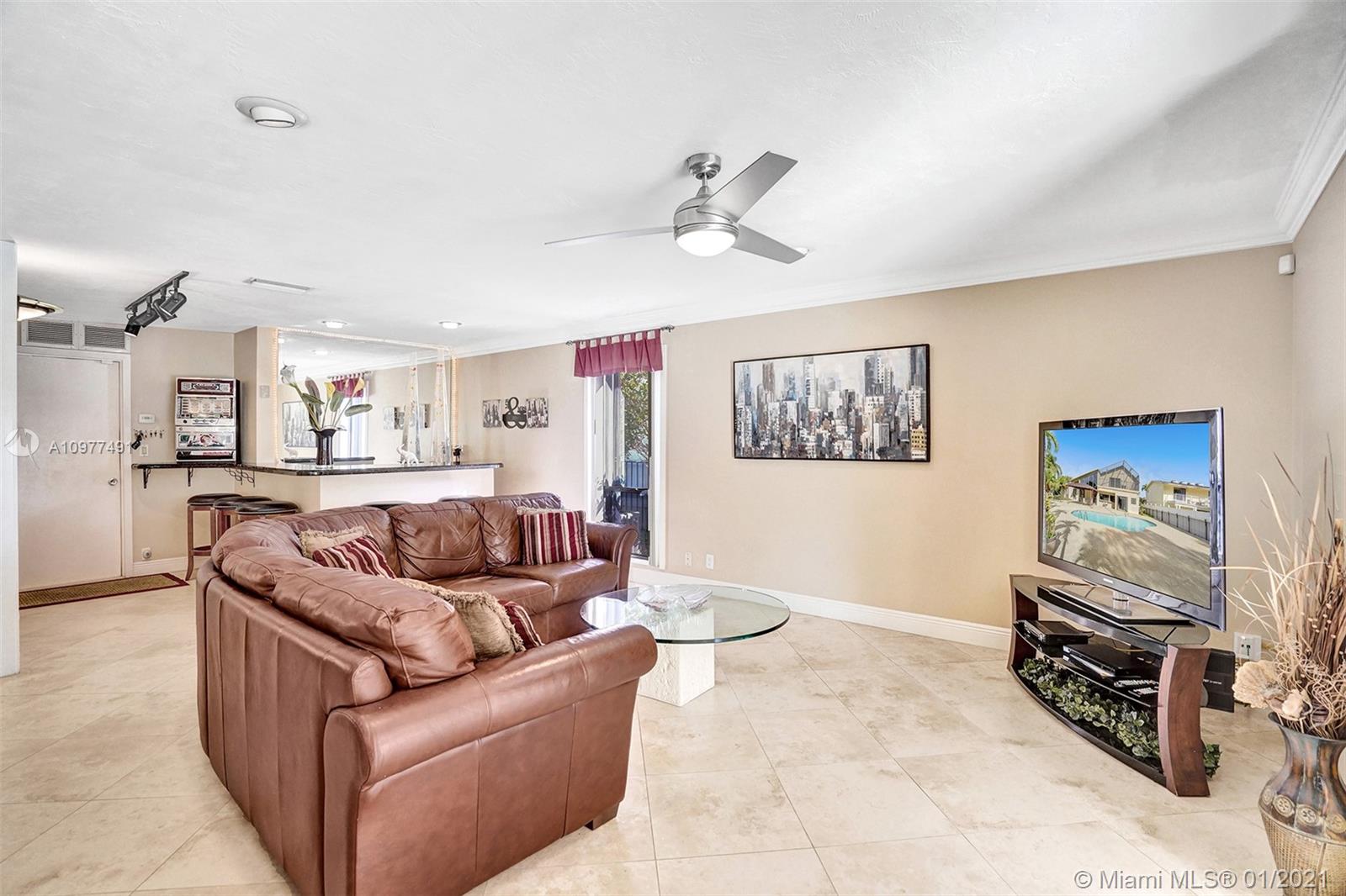 Plantation, FL 33324,701 Hummingbird Ln