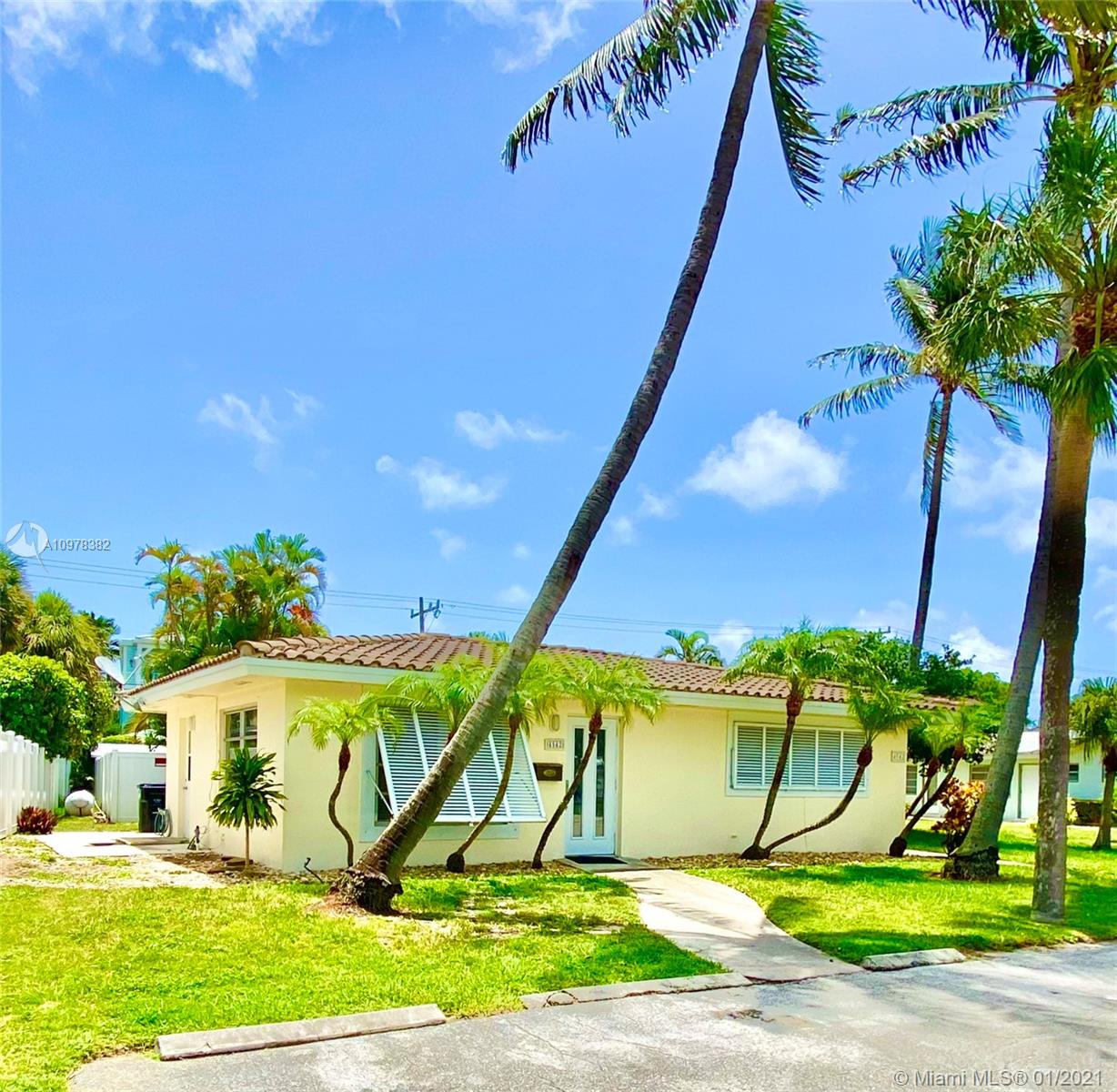 4542 Seagrape Dr, Lauderdale By The Sea, FL 33308